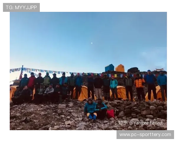 中国高山滑雪队首次组队出征冬奥：“以汗水淬锋芒，以雪板破征程”